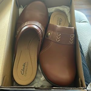 Brand new Clark’s mahogany leather Laurieann Ella clogs.